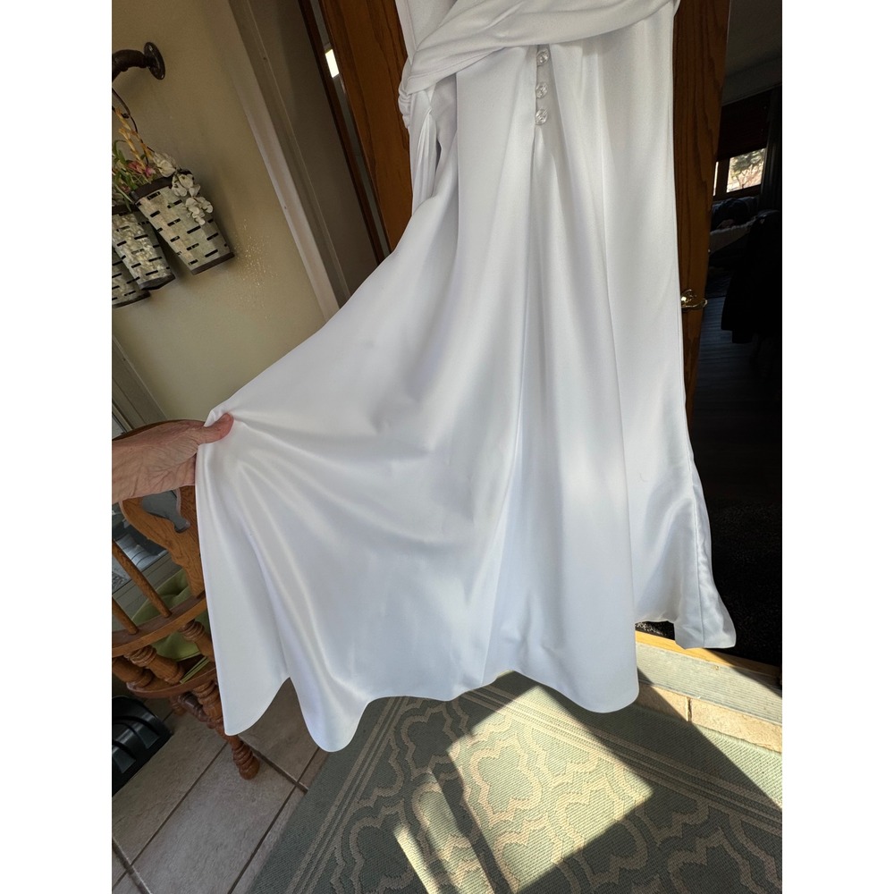 strapless satin white wedding gown from Essense of Australia with beading Size 8 - Picture 6 of 16